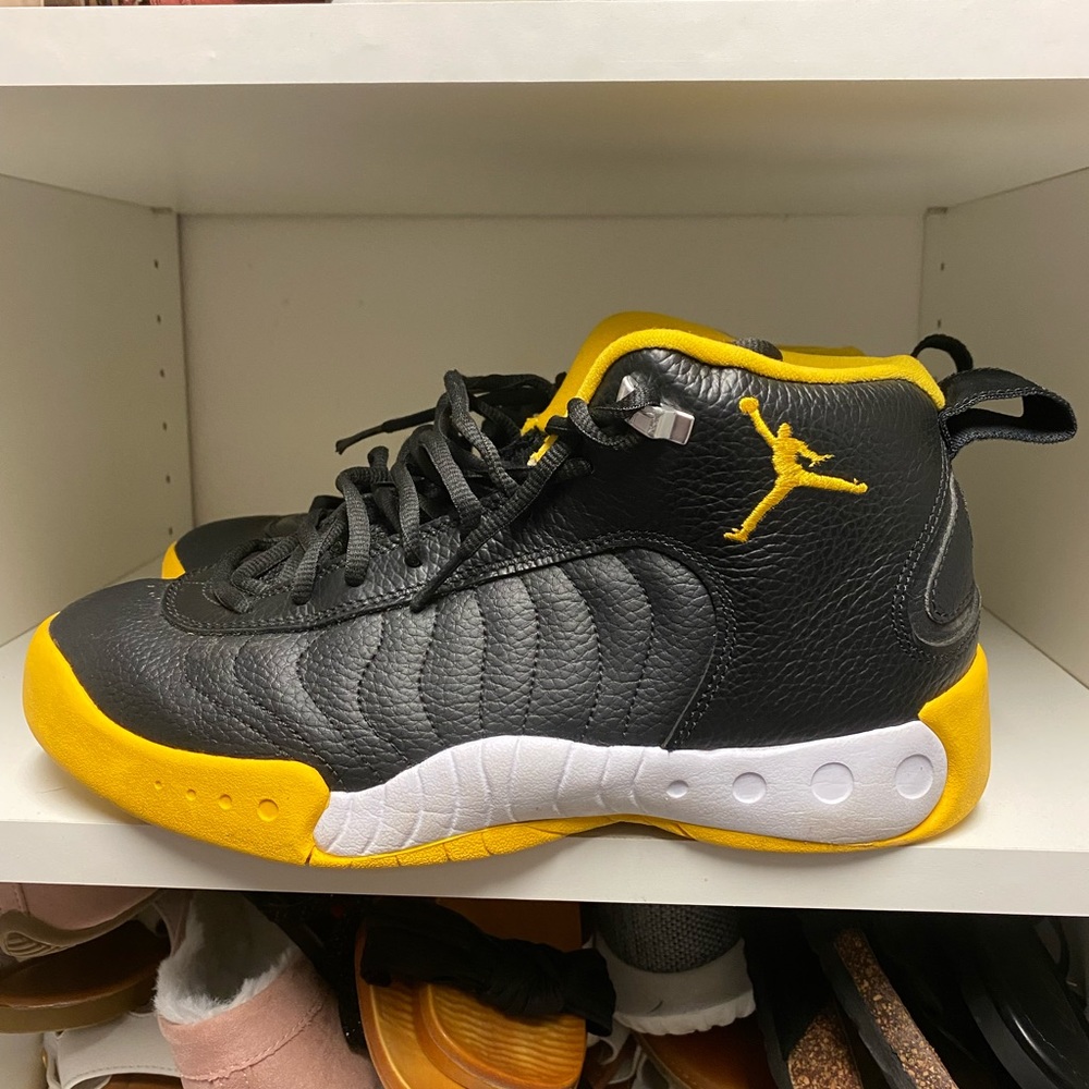 Jordan jump man shoes very good condition.